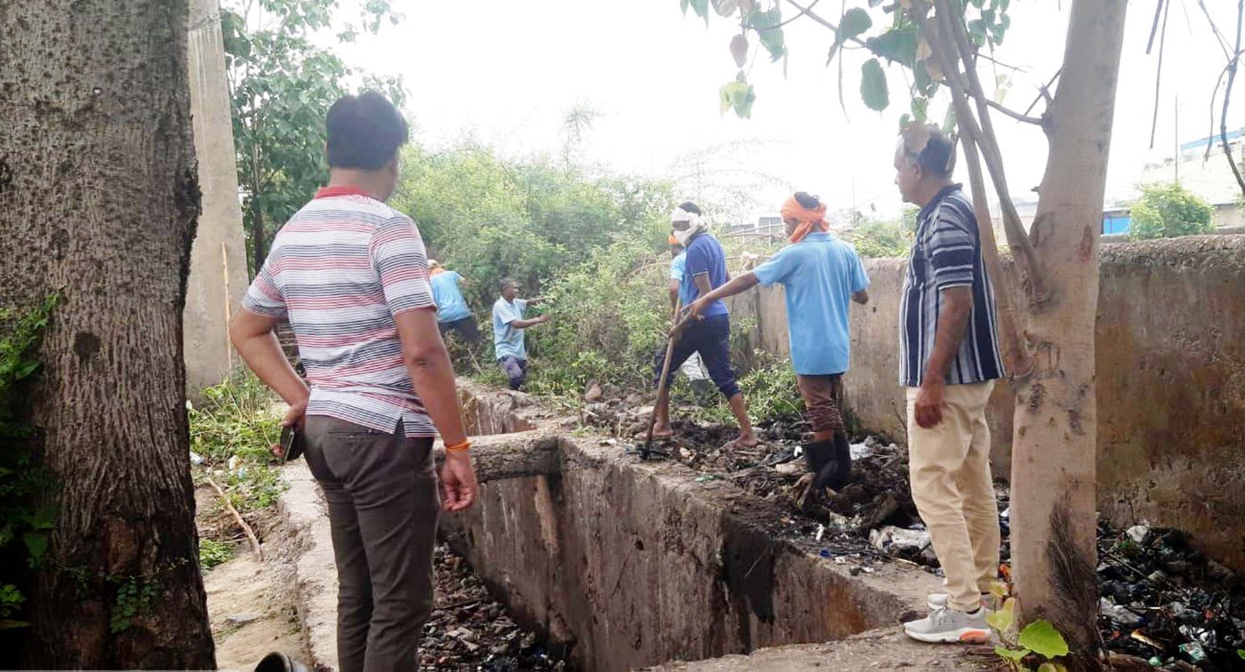 कोरबा : निगम द्वारा विशेष अभियान चलाकर 71 किलोमीटर लंबे 40 बडे़ नालों व अन्य छोटे नालों का किया जा रहा सफाई कार्य