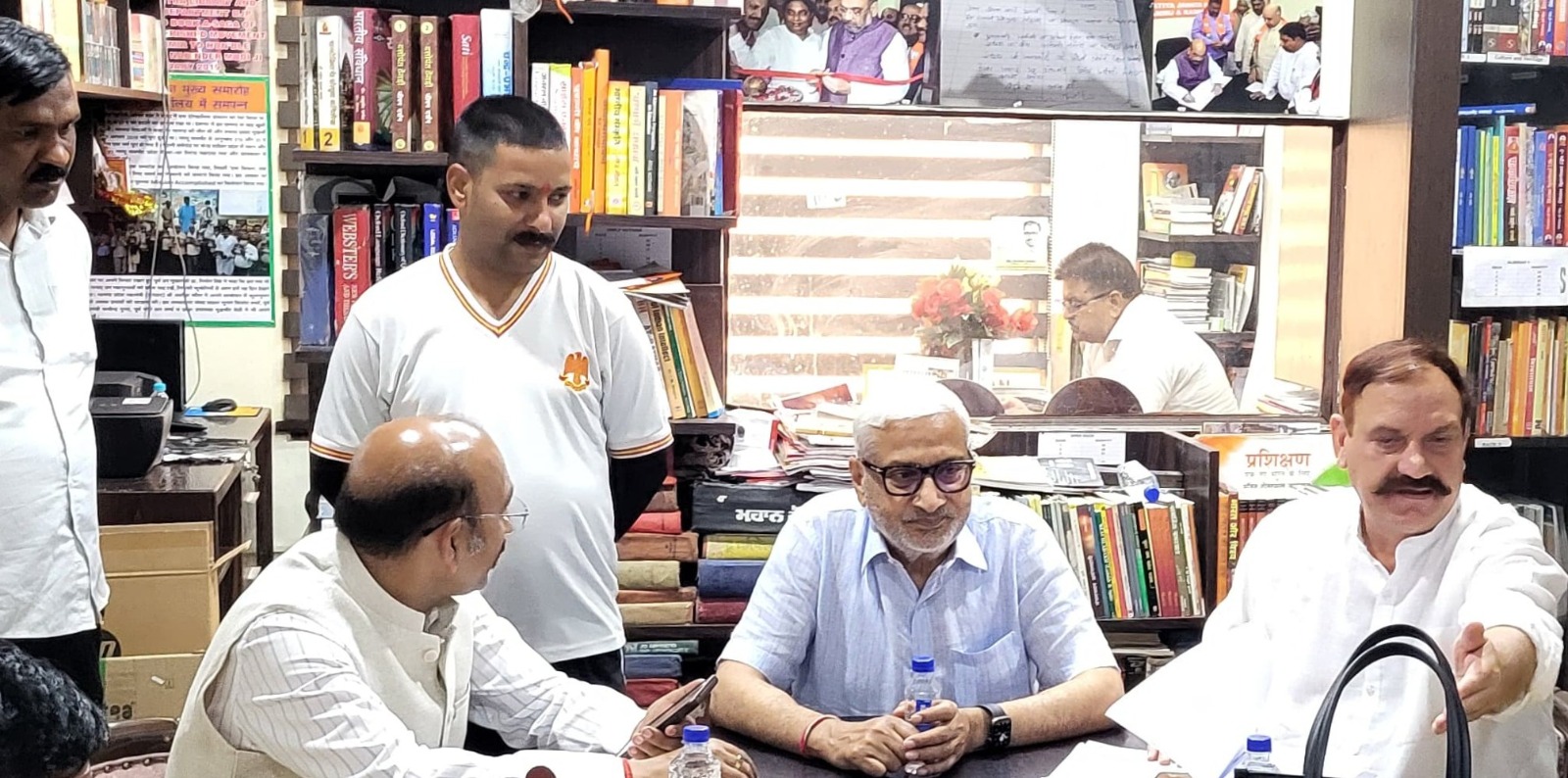 शाम लाल शर्मा, मोहन लाल भगत ने भाजपा मुख्यालय में जनता दरबार लगाया