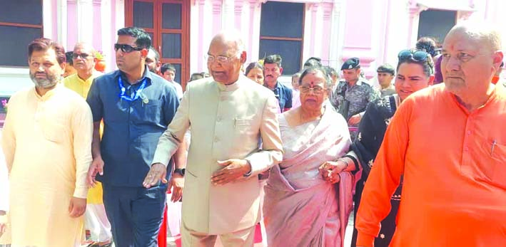 हरिहर आश्रम में पहुंचे पूर्व राष्ट्रपति रामनाथ कोविंद हरिहर आश्रम में पहुंचे पूर्व राष्ट्रपति रामनाथ कोविंद