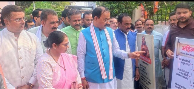 प्रदर्शनी का अवलोकन