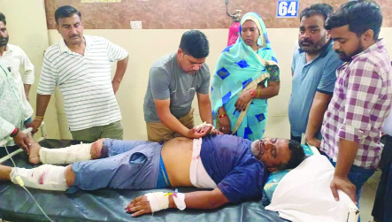 मुरैना : कांग्रेस नेता पर लाठी, डंडे और तलवार से हमला कर किया घायल मुरैना : कांग्रेस नेता पर लाठी, डंडे और तलवार से हमला कर किया घायल
