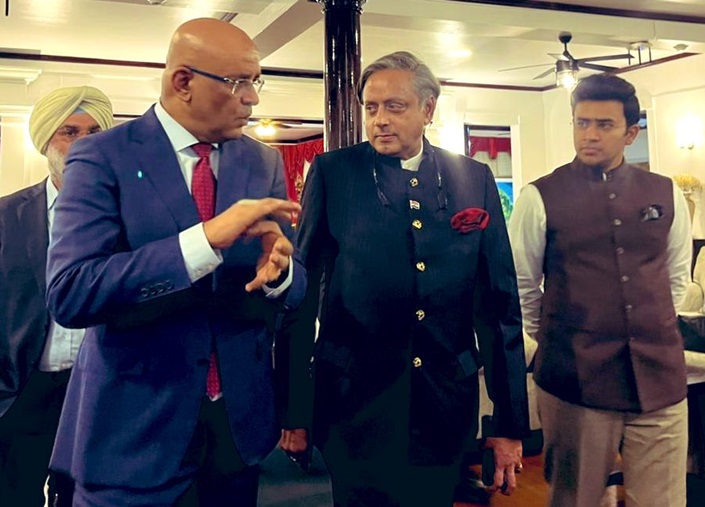 कांग्रेस सांसद शशि थरूर के नेतृत्व में सर्वदलीय संसदीय प्रतिनिधिमंडल गुयाना पहुंचा है। प्रतिनिधिमंडल ने पाकिस्तान से आतंकवाद के खिलाफ लड़ाई में भारत के ऑपरेशन सिंदूर से गुयाना के उपराष्ट्रपति भरत जगदेव को अवगत कराया। फोटो-थरूर के एक्स हैंडल से। कांग्रेस सांसद शशि थरूर के नेतृत्व में सर्वदलीय संसदीय प्रतिनिधिमंडल गुयाना पहुंचा है। प्रतिनिधिमंडल ने पाकिस्तान से आतंकवाद के खिलाफ लड़ाई में भारत के ऑपरेशन सिंदूर से गुयाना के उपराष्ट्रपति भरत जगदेव को अवगत कराया। फोटो-थरूर के एक्स हैंडल से।
