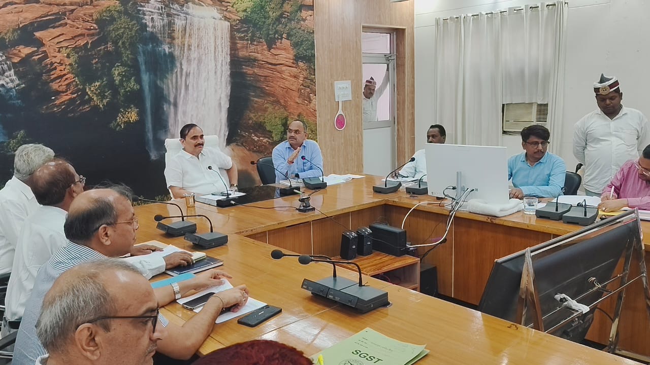 आयुक्त कार्यालय सभागार में आयोजित समीक्षा बैठक आयुक्त कार्यालय सभागार में आयोजित समीक्षा बैठक