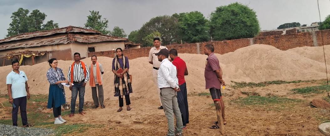 अवैध रेत भण्डारण प्रशासन की कार्रवाई, 355 ट्रिप अवैध भण्डारित रेत जब्त अवैध रेत भण्डारण प्रशासन की कार्रवाई, 355 ट्रिप अवैध भण्डारित रेत जब्त