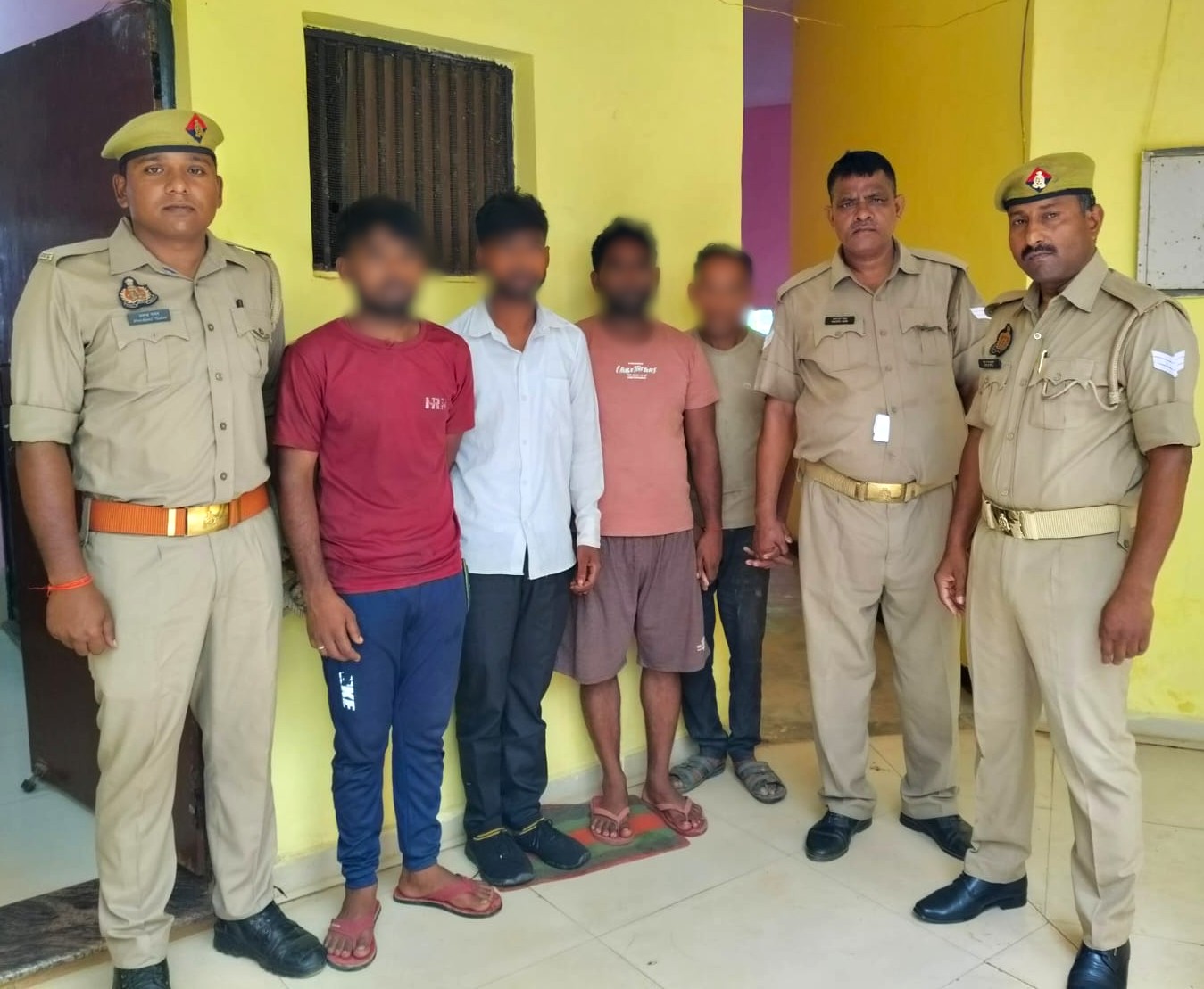 पुलिस की गिरफ्त में आरोपित।