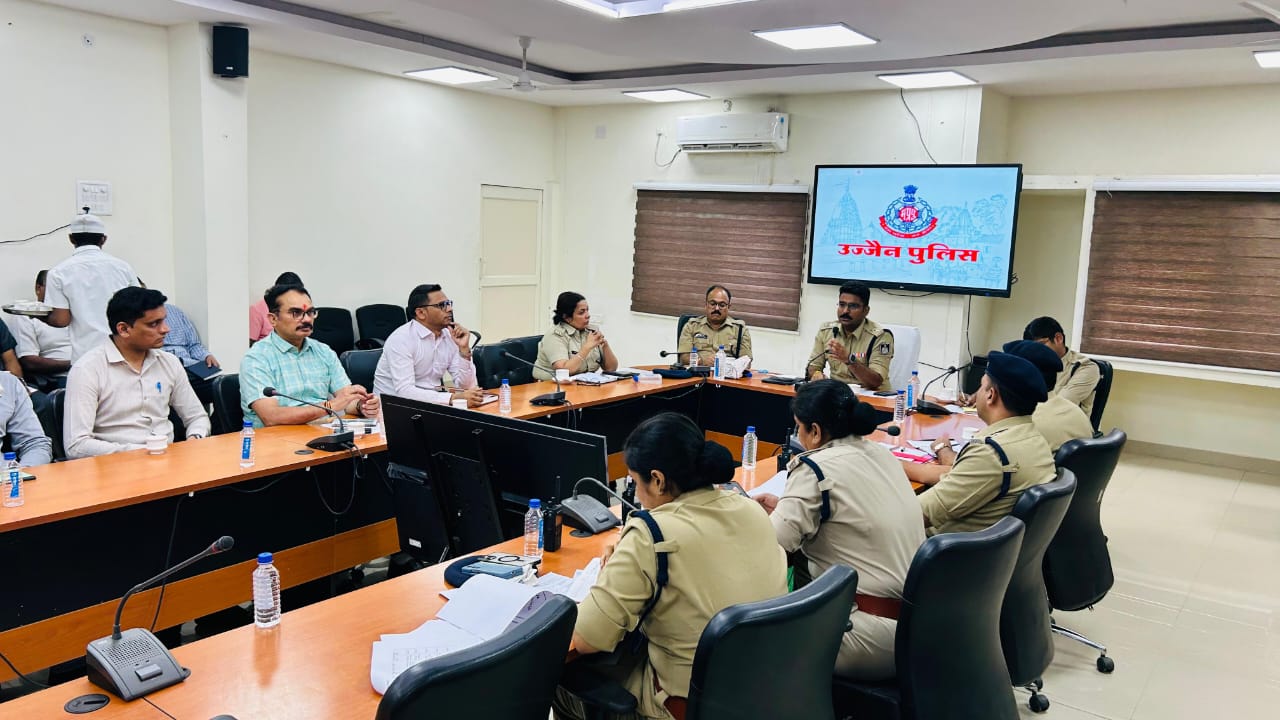 उज्जैन पुलिस की आई.बी. अधिकारियों के साथ समन्वय बैठक सम्पन्न उज्जैन पुलिस की आई.बी. अधिकारियों के साथ समन्वय बैठक सम्पन्न
