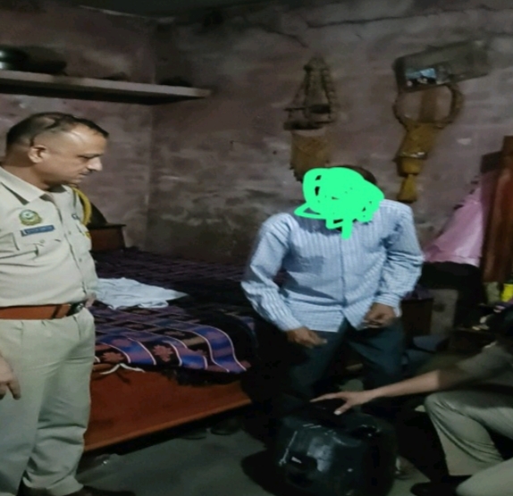 पोंटा क्षेत्र में 16 लीटर अवैध शराब के साथ एक गिरफ्तार पोंटा क्षेत्र में 16 लीटर अवैध शराब के साथ एक गिरफ्तार