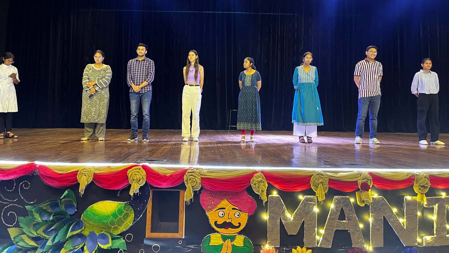 अग्रोहा मेडिकल में ‘मेनिया यूथ फेस्ट’ के तहत कार्यक्रम प्रस्तुत करते विद्यार्थी। अग्रोहा मेडिकल में ‘मेनिया यूथ फेस्ट’ के तहत कार्यक्रम प्रस्तुत करते विद्यार्थी।