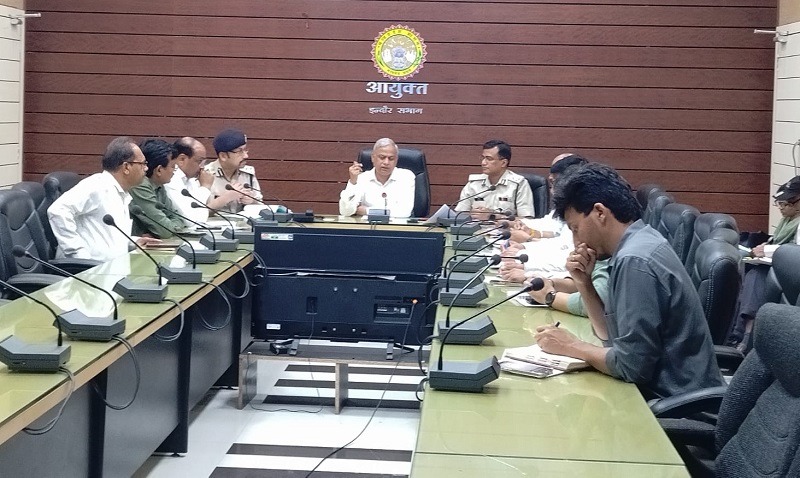 इंदौर ग्रामीण जोन के अंतर्गत ब्लैक स्पॉट्स के विश्लेषण एवं परिशोधन के संबंध में बैठक इंदौर ग्रामीण जोन के अंतर्गत ब्लैक स्पॉट्स के विश्लेषण एवं परिशोधन के संबंध में बैठक