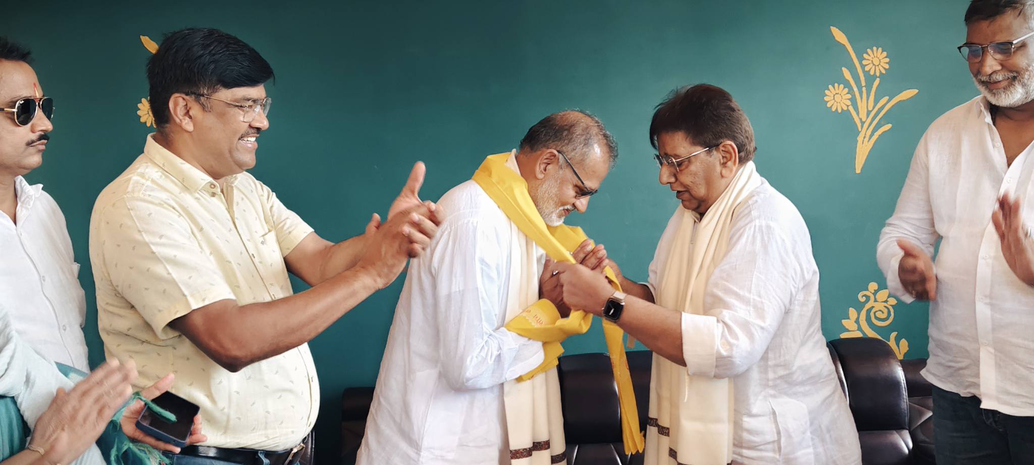 अररिया से भाजपा के दो बार जिलाध्यक्ष रहे चंद्रशेखर सिंह बब्बन ने थामा जन सुराज का हाथ अररिया से भाजपा के दो बार जिलाध्यक्ष रहे चंद्रशेखर सिंह बब्बन ने थामा जन सुराज का हाथ