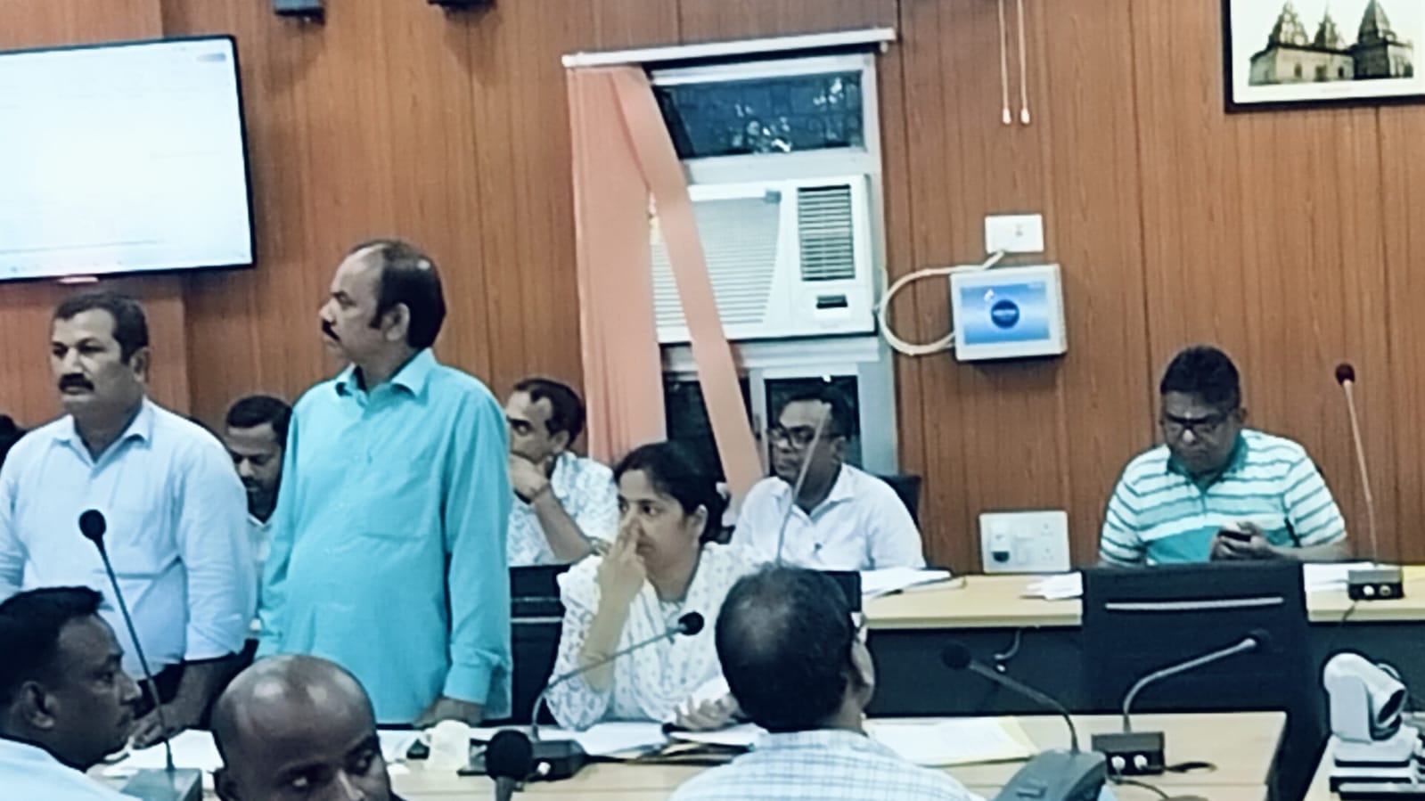ग्रामीण विकास मंत्री ने योजनाओं की समीक्षा बैठक ग्रामीण विकास मंत्री ने योजनाओं की समीक्षा बैठक