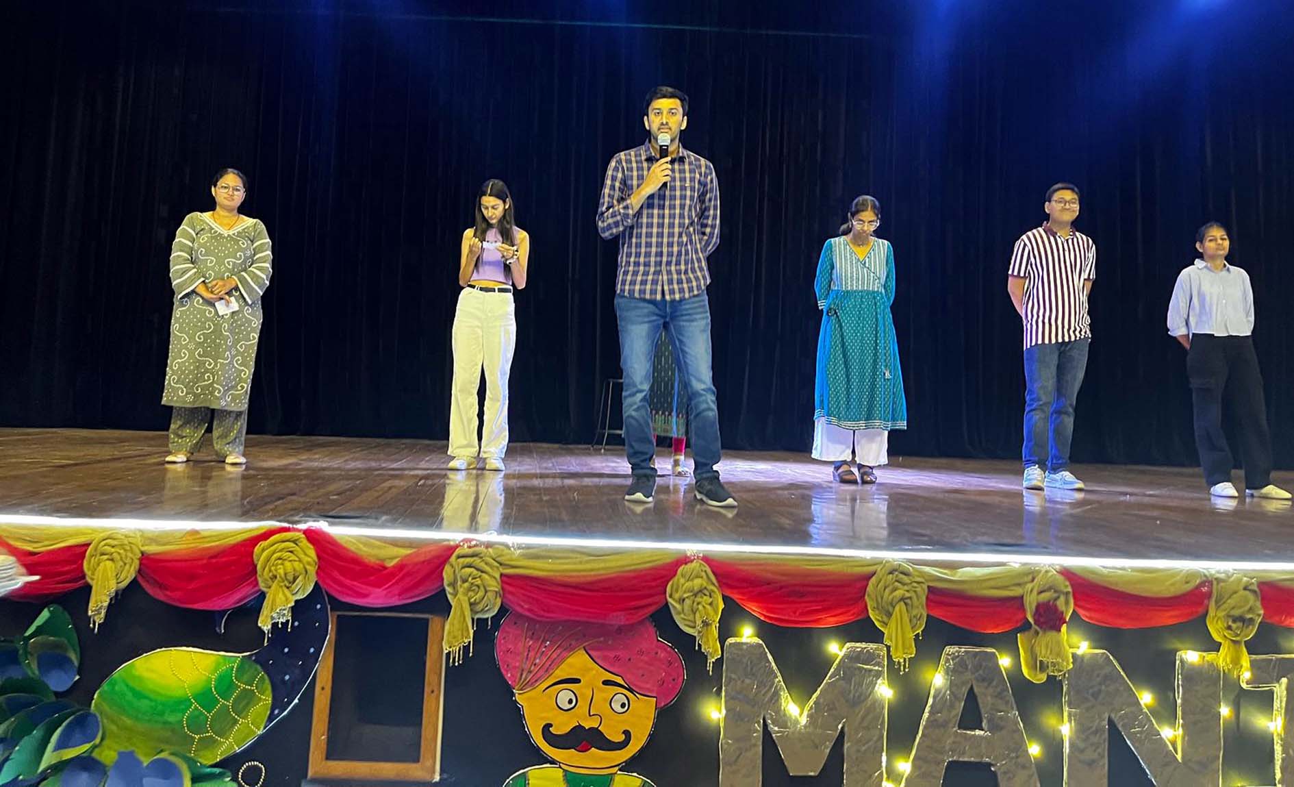 अग्रोहा मेडिकल में ‘मेनिया यूथ फेस्ट’ के तहत कार्यक्रम प्रस्तुत करते विद्यार्थी। अग्रोहा मेडिकल में ‘मेनिया यूथ फेस्ट’ के तहत कार्यक्रम प्रस्तुत करते विद्यार्थी।
