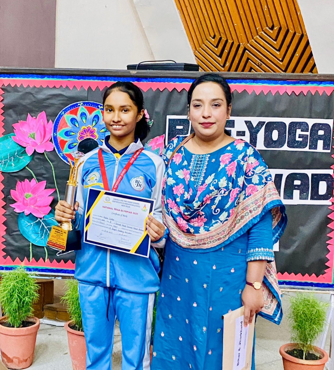 विजयी छात्रा और योग टीचर विजयी छात्रा और योग टीचर