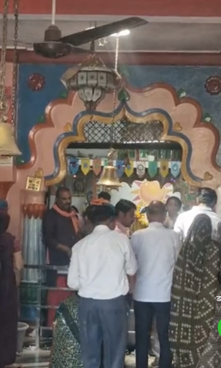 भीड़,पूजा-अर्चना के साथ हुए विशेष अनुष्ठान भीड़,पूजा-अर्चना के साथ हुए विशेष अनुष्ठान