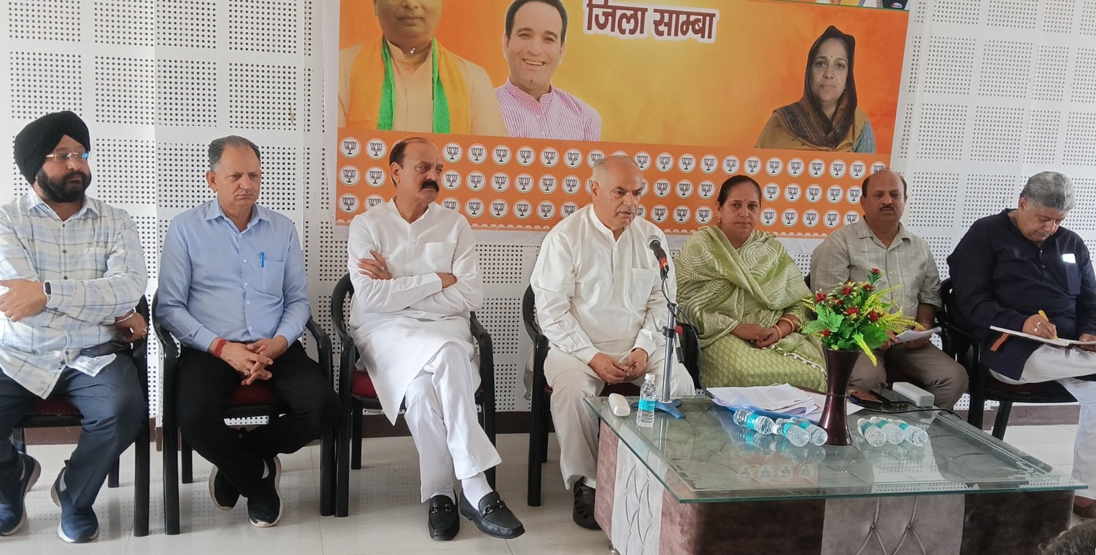 भाजपा की महत्वपूर्ण बैठक आयोजित, अशोक कौल बोले - अंतिम व्यक्ति तक कल्याण पहुंचाना लक्ष्य भाजपा की महत्वपूर्ण बैठक आयोजित, अशोक कौल बोले - अंतिम व्यक्ति तक कल्याण पहुंचाना लक्ष्य