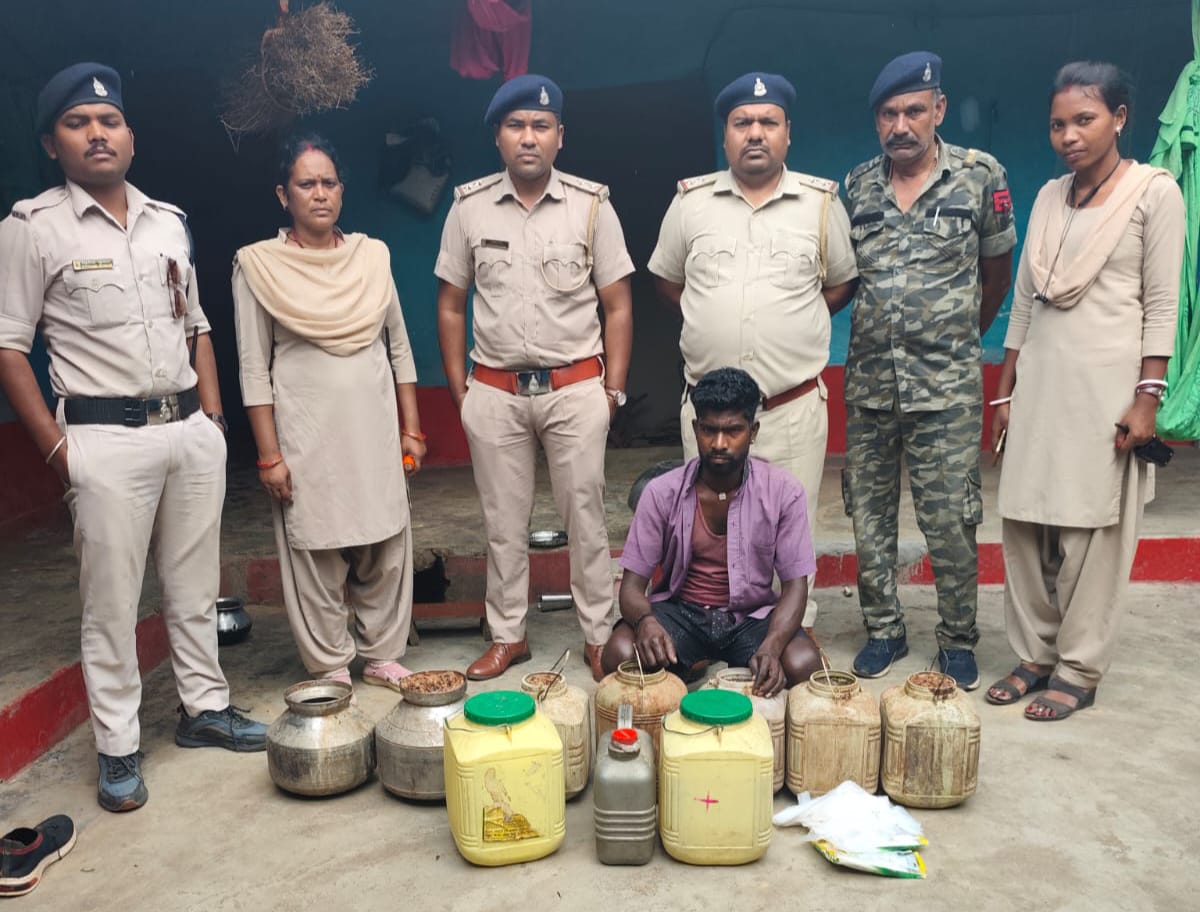 अवैध शराब पर की गई कार्रवाई, 60 लीटर अवैध महुआ शराब एवं 210 किलो महुआ लाहन जब्त अवैध शराब पर की गई कार्रवाई, 60 लीटर अवैध महुआ शराब एवं 210 किलो महुआ लाहन जब्त