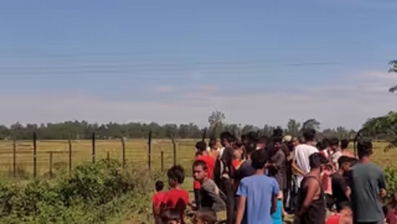 असमः भारत-बांग्लादेश के अंतरराष्ट्रीय सीमावर्ती मानकाचर में तनाव की स्थिति। फोटो इंटरनेट मीडिया असमः भारत-बांग्लादेश के अंतरराष्ट्रीय सीमावर्ती मानकाचर में तनाव की स्थिति। फोटो इंटरनेट मीडिया