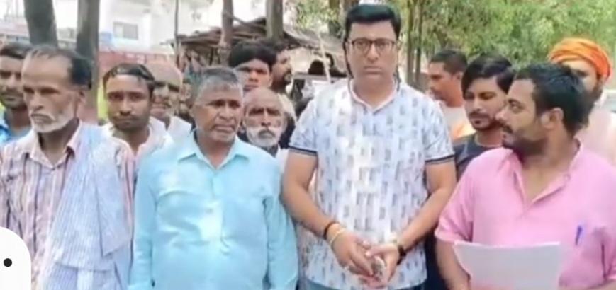 प्रदर्शन करते हिन्दू संघर्ष समिति के कार्यकर्ता प्रदर्शन करते हिन्दू संघर्ष समिति के कार्यकर्ता