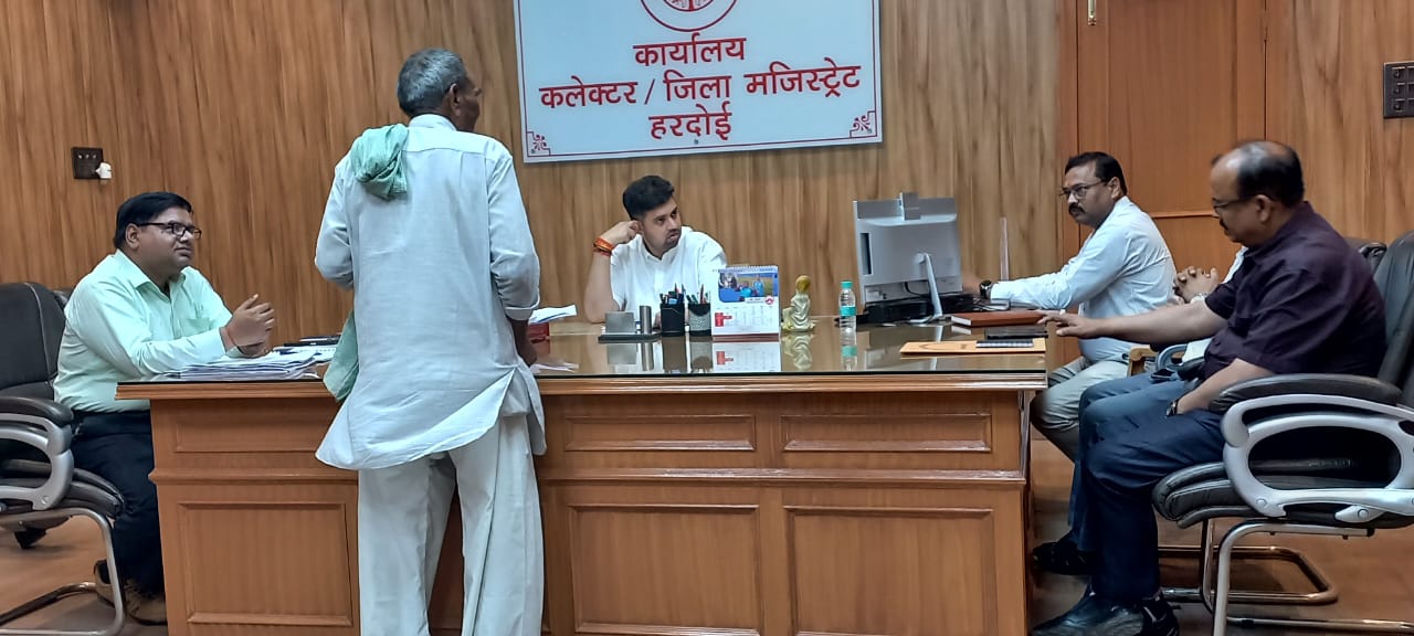 तारांकित शिकायतों का हो प्राथमिकता के आधार पर निस्तारणः- जिलाधिकारी तारांकित शिकायतों का हो प्राथमिकता के आधार पर निस्तारणः- जिलाधिकारी