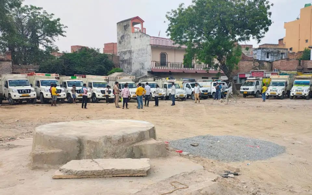 पशु तस्करों को रोकने के लिया गाड़ियों पर किया जा रहा कोडिंग पशु तस्करों को रोकने के लिया गाड़ियों पर किया जा रहा कोडिंग