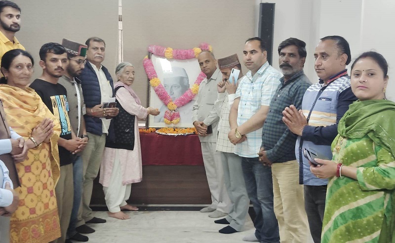 श्रद्धांजलि सभा आयोजित श्रद्धांजलि सभा आयोजित