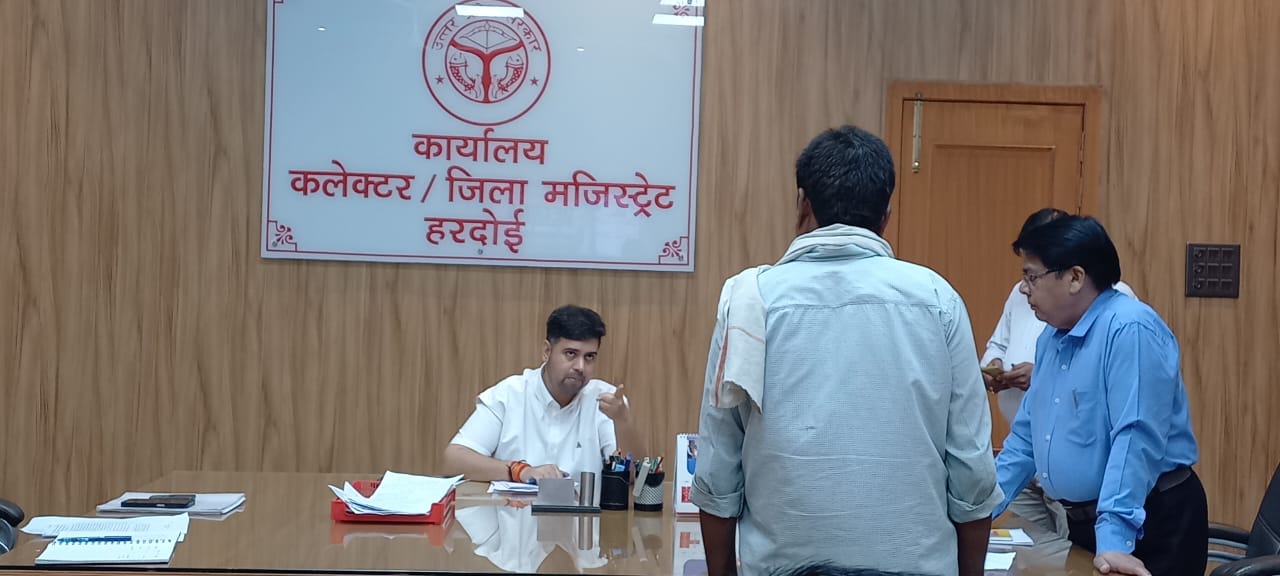 तारांकित शिकायतों का हो प्राथमिकता के आधार पर निस्तारणः- जिलाधिकारी तारांकित शिकायतों का हो प्राथमिकता के आधार पर निस्तारणः- जिलाधिकारी