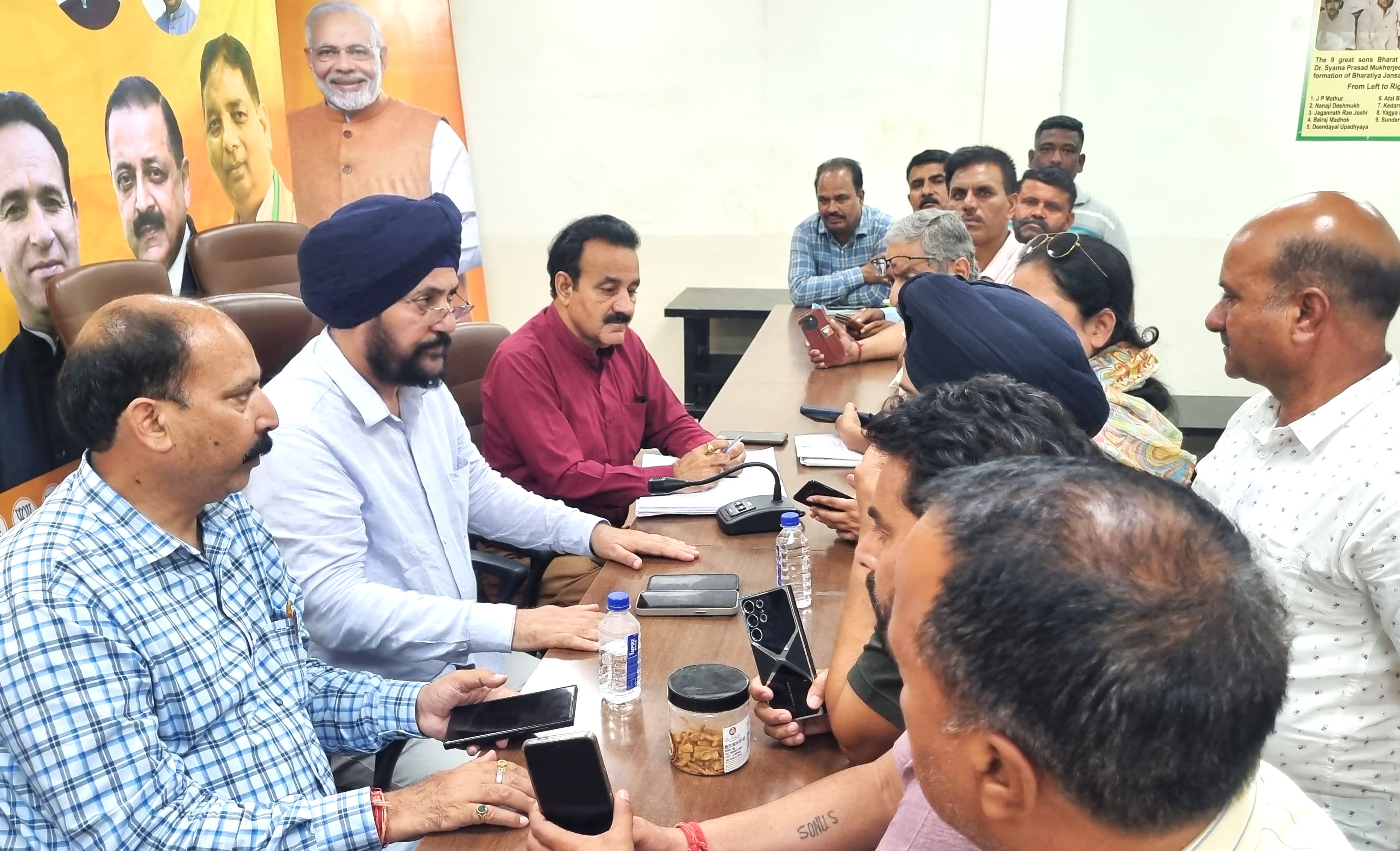 डॉ. नरिंदर सिंह, डॉ. राजीव भगत ने भाजपा मुख्यालय में जनता दरबार लगाया डॉ. नरिंदर सिंह, डॉ. राजीव भगत ने भाजपा मुख्यालय में जनता दरबार लगाया