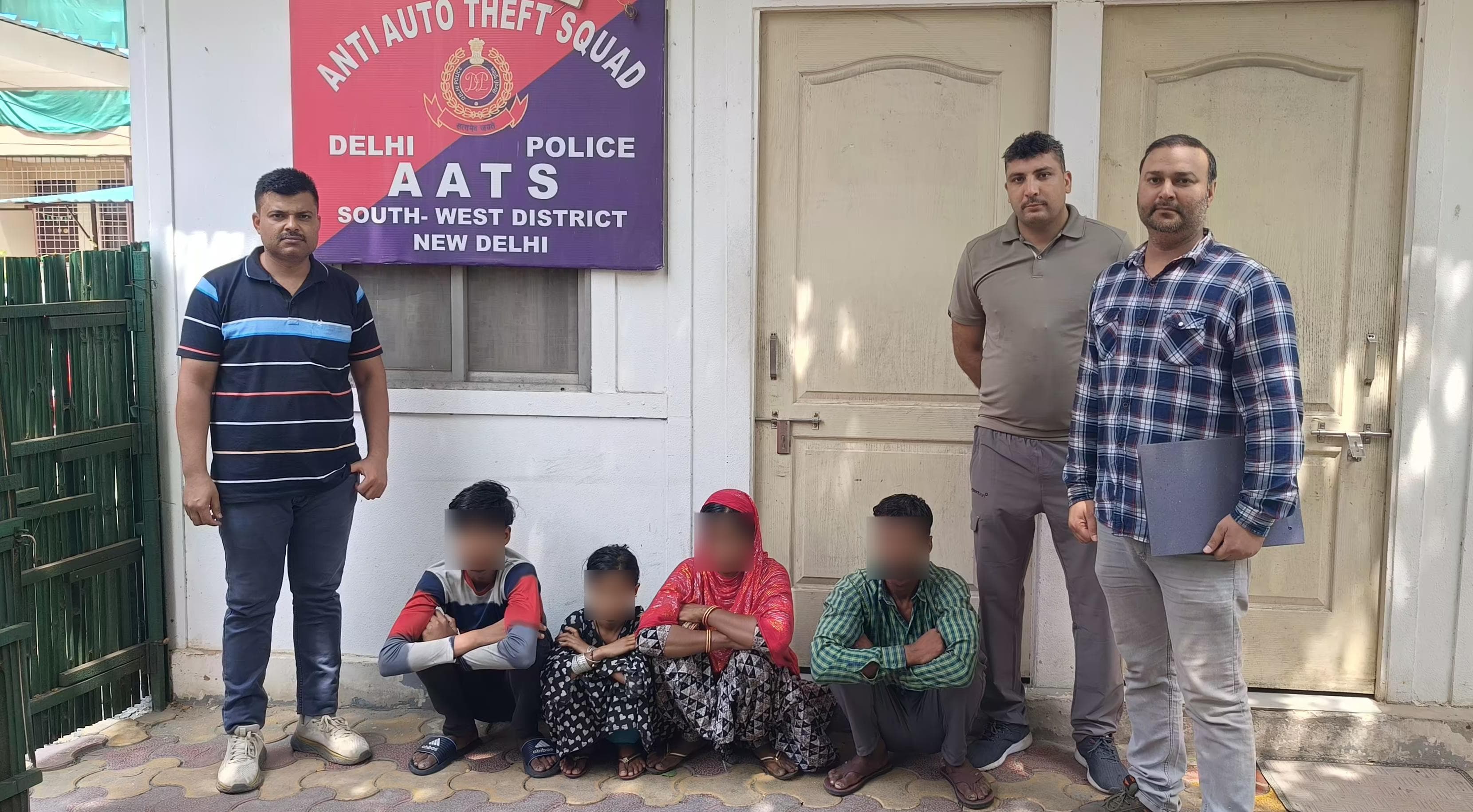 पकड़े गए चार बांग्लादेशी नागरिक की फाेटाे पकड़े गए चार बांग्लादेशी नागरिक की फाेटाे