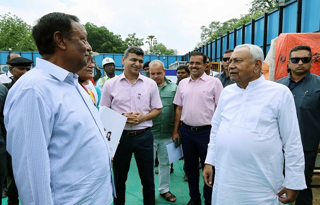 मुख्यमंत्री नीतीश बिहार संग्रहालय तथा पटना संग्रहालय को जोड़नेवाले टनल का निरीक्षण करते हुए मुख्यमंत्री नीतीश बिहार संग्रहालय तथा पटना संग्रहालय को जोड़नेवाले टनल का निरीक्षण करते हुए