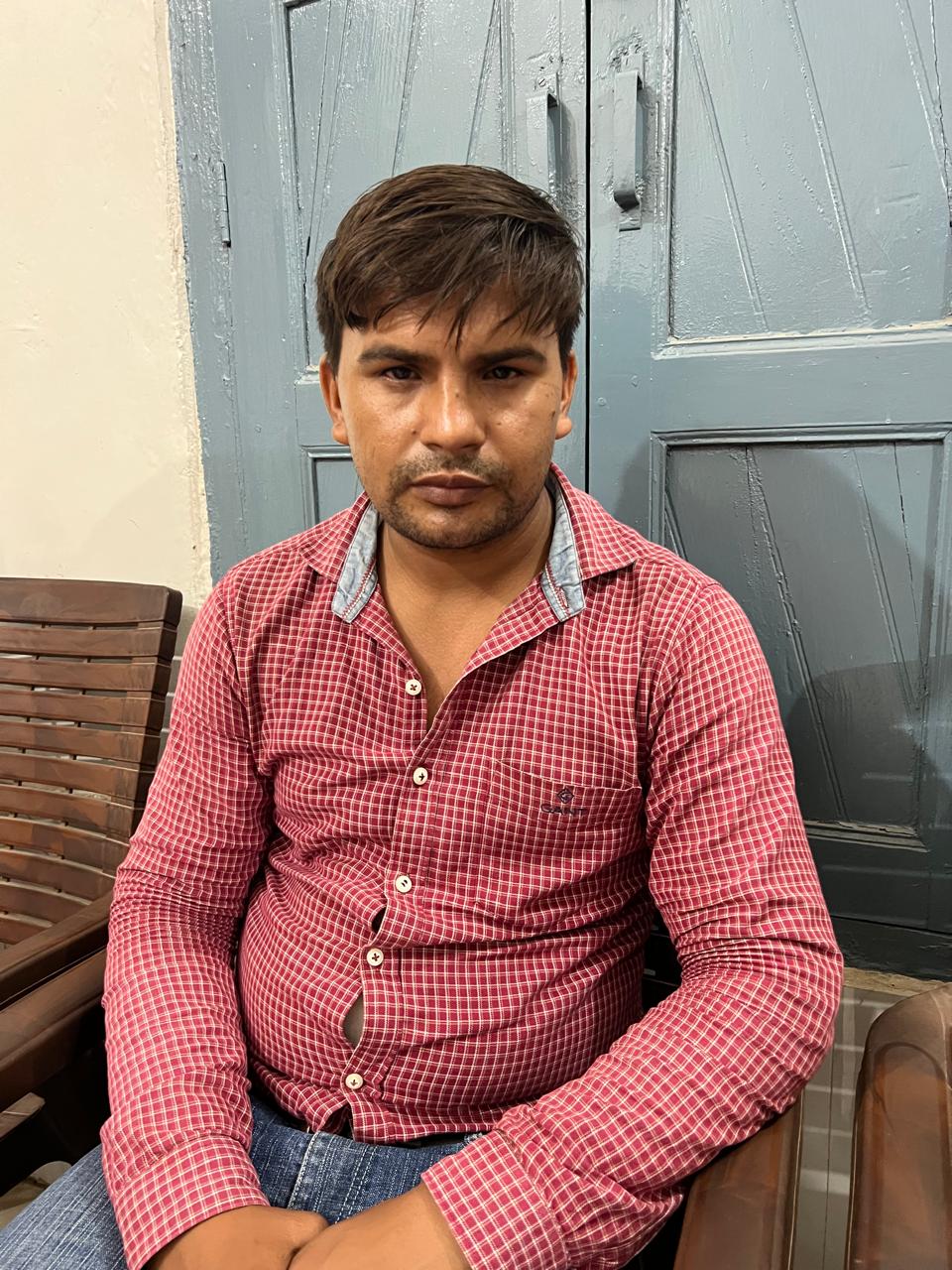 पटवारी तीस हजार रुपये की रिश्वत लेते गिरफ्तार
