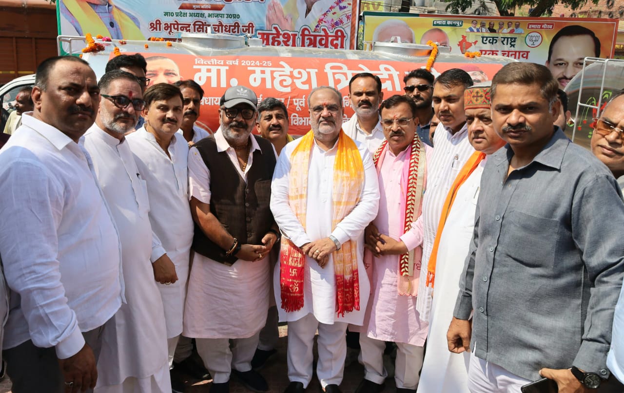 प्रदेश अध्यक्ष भूपेंद्र चौधरी टैंकरों को झंडी दिखाते हुए