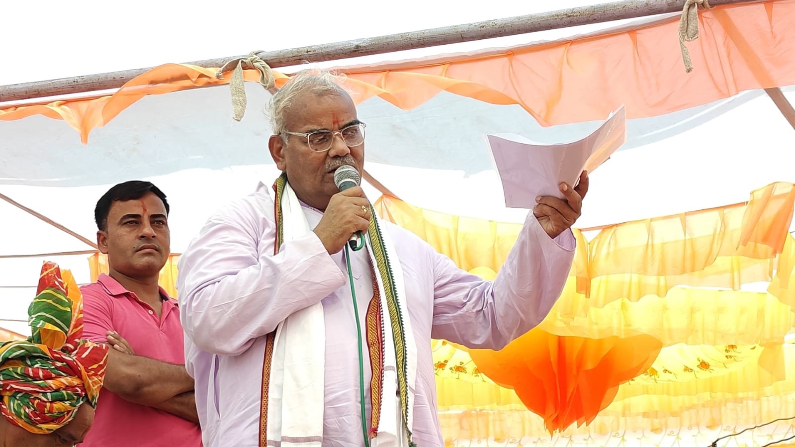 पदमपुरा तालाब की मरम्मत एवं सुदृढ़ीकरण कार्य का शिलान्यास समाराेह। पदमपुरा तालाब की मरम्मत एवं सुदृढ़ीकरण कार्य का शिलान्यास समाराेह।