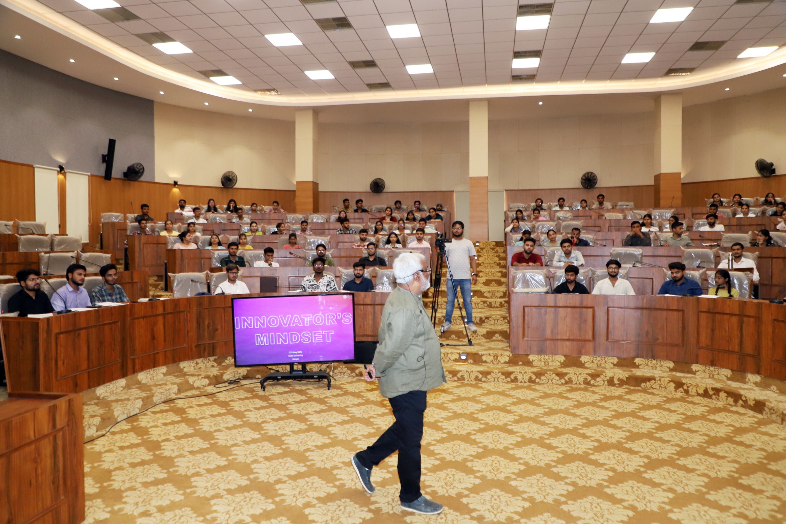 छात्रों को प्रशिक्षण देते हबीब छात्रों को प्रशिक्षण देते हबीब