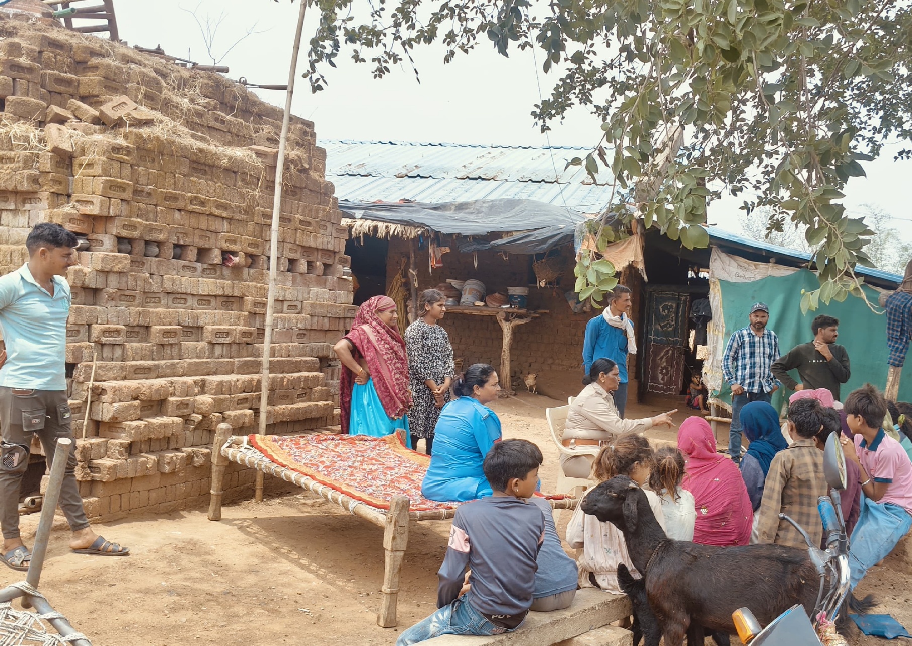 लोकमाता की जयंती पर रक्षा सखि पहुंची गांवों में लोकमाता की जयंती पर रक्षा सखि पहुंची गांवों में