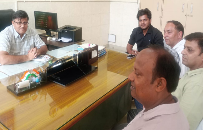 सोनीपत: रोजगार मेले की जानकारी देते हुए प्रधानाचार्य संदीप अहलावत सोनीपत: रोजगार मेले की जानकारी देते हुए प्रधानाचार्य संदीप अहलावत