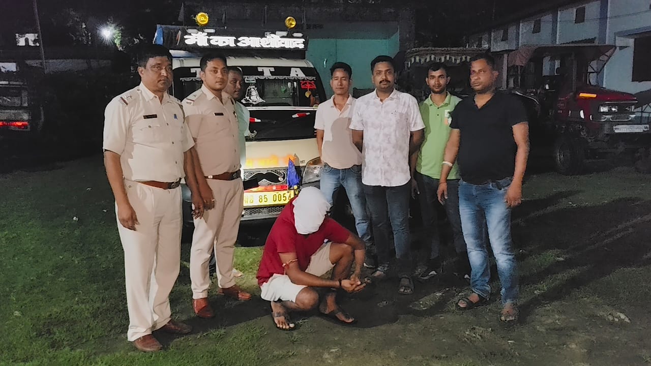 वाहन से आठ मवेशी जब्त, चालक गिरफ्तार वाहन से आठ मवेशी जब्त, चालक गिरफ्तार