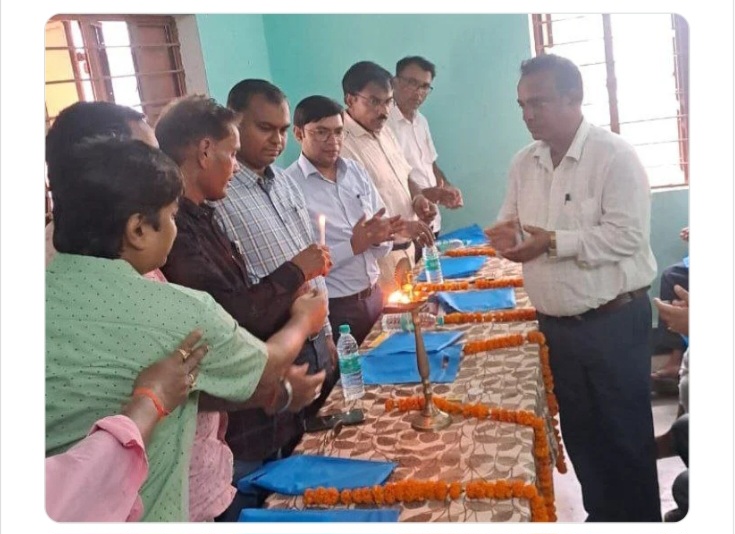 कार्यक्रम मे शामिल किसान कार्यक्रम मे शामिल किसान
