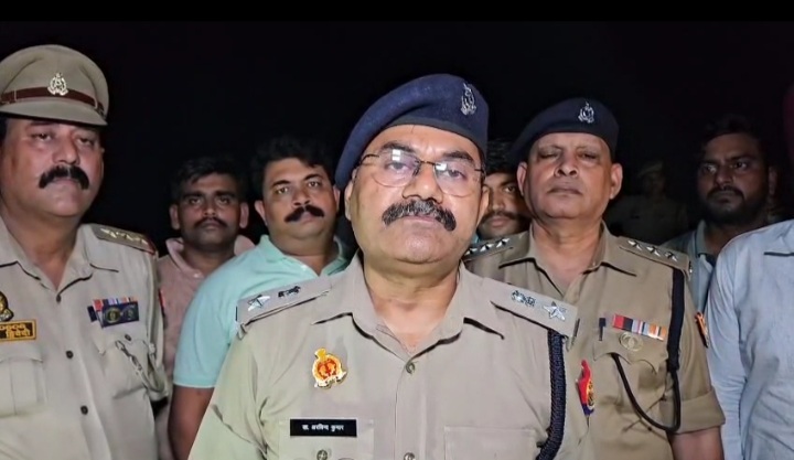 जानकारी देते एसपी ग्रामीण जानकारी देते एसपी ग्रामीण