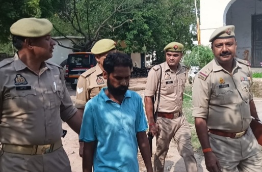 पुलिस गिरफ्त में हत्यारोपी पुलिस गिरफ्त में हत्यारोपी