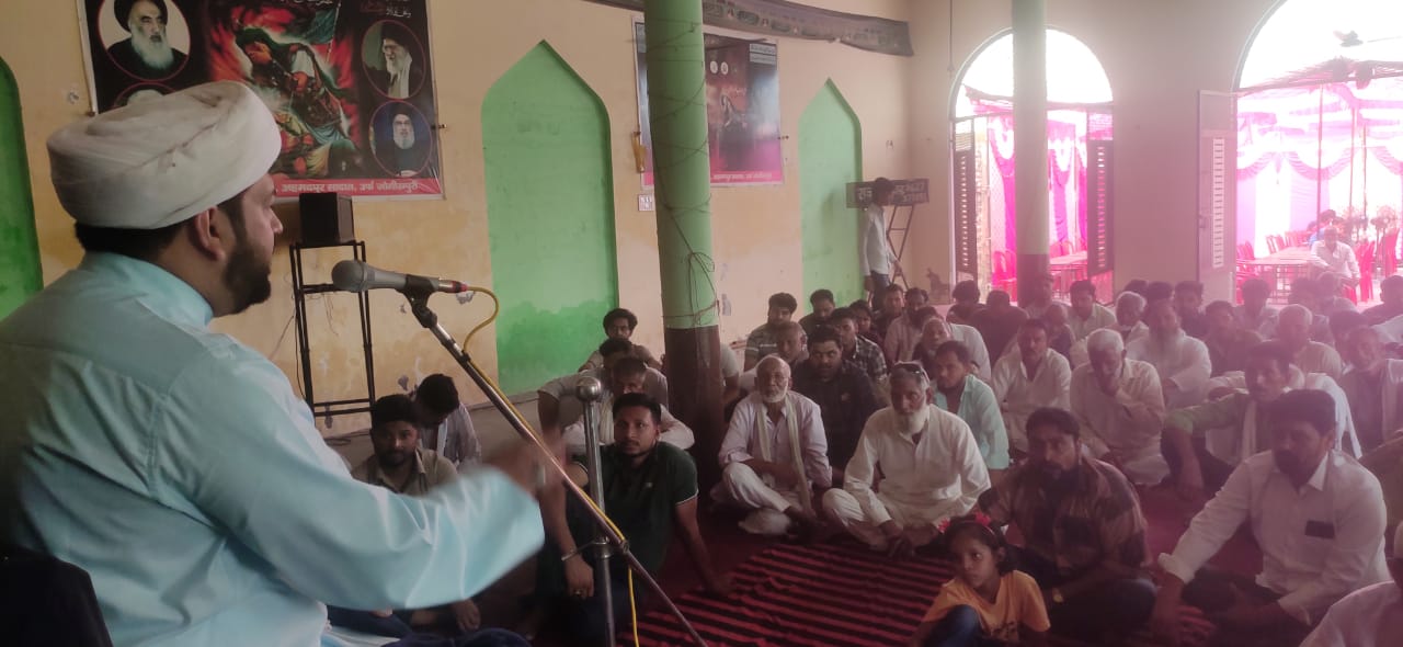 मजलिस को सम्बोधित करते हुए मजलिस को सम्बोधित करते हुए