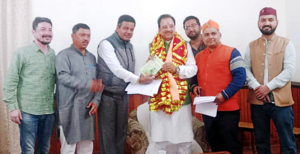 सांसद अजय भट्ट से मुलाकात करते कूटा अध्यक्ष। सांसद अजय भट्ट से मुलाकात करते कूटा अध्यक्ष।