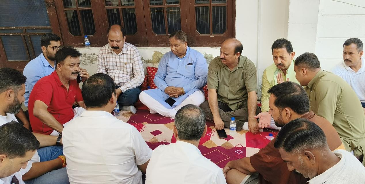 शहीद एएसआई योग राज सिंह को दी श्रद्धांजलि, भाजपा अध्यक्ष ने कहा - देश को हुई अपूरणीय क्षति शहीद एएसआई योग राज सिंह को दी श्रद्धांजलि, भाजपा अध्यक्ष ने कहा - देश को हुई अपूरणीय क्षति