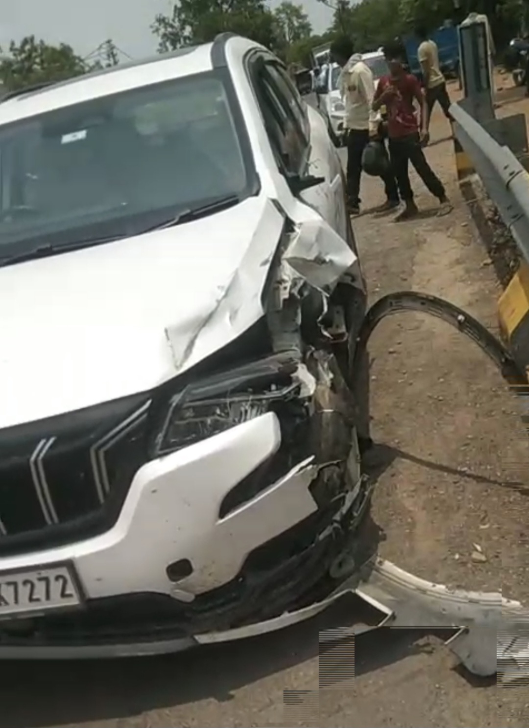 सड़क हादसे में बाइक सवार दो की मौत सड़क हादसे में बाइक सवार दो की मौत