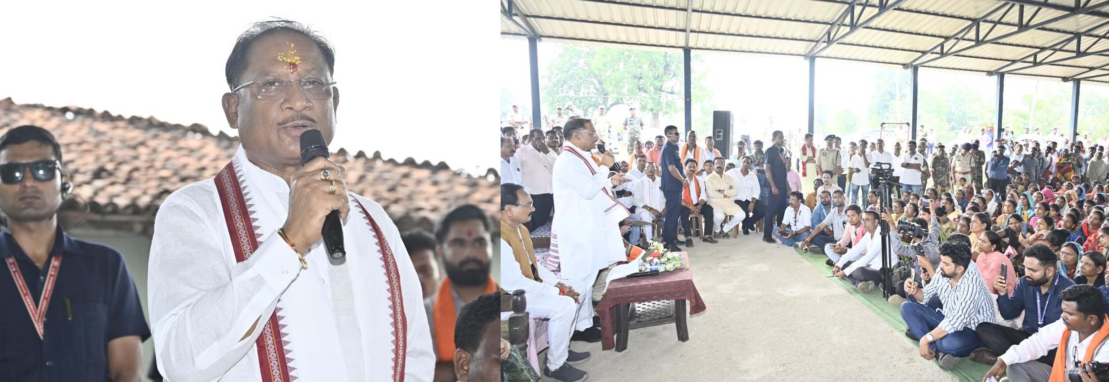 मुख्यमंत्री साय ग्रामीणों से चर्चा कर योजनाओं का फीड बैक लेते मुख्यमंत्री साय ग्रामीणों से चर्चा कर योजनाओं का फीड बैक लेते
