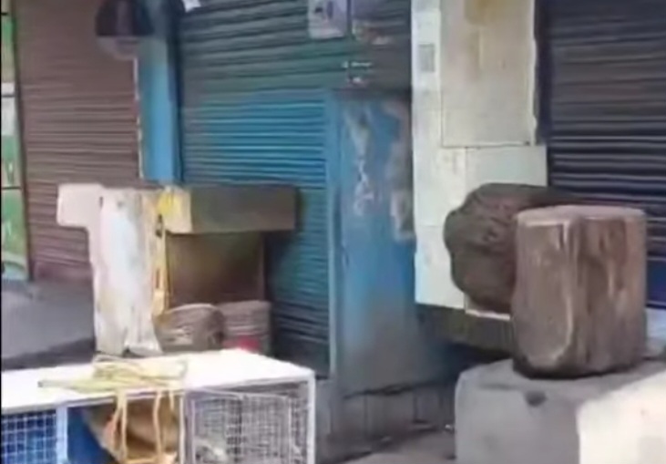 दिनदहाड़े श्रीरामपुर में मांस व्यवसायी पर चाकू से हमला, आरोपित के तलाश में जुटी पुलिस दिनदहाड़े श्रीरामपुर में मांस व्यवसायी पर चाकू से हमला, आरोपित के तलाश में जुटी पुलिस