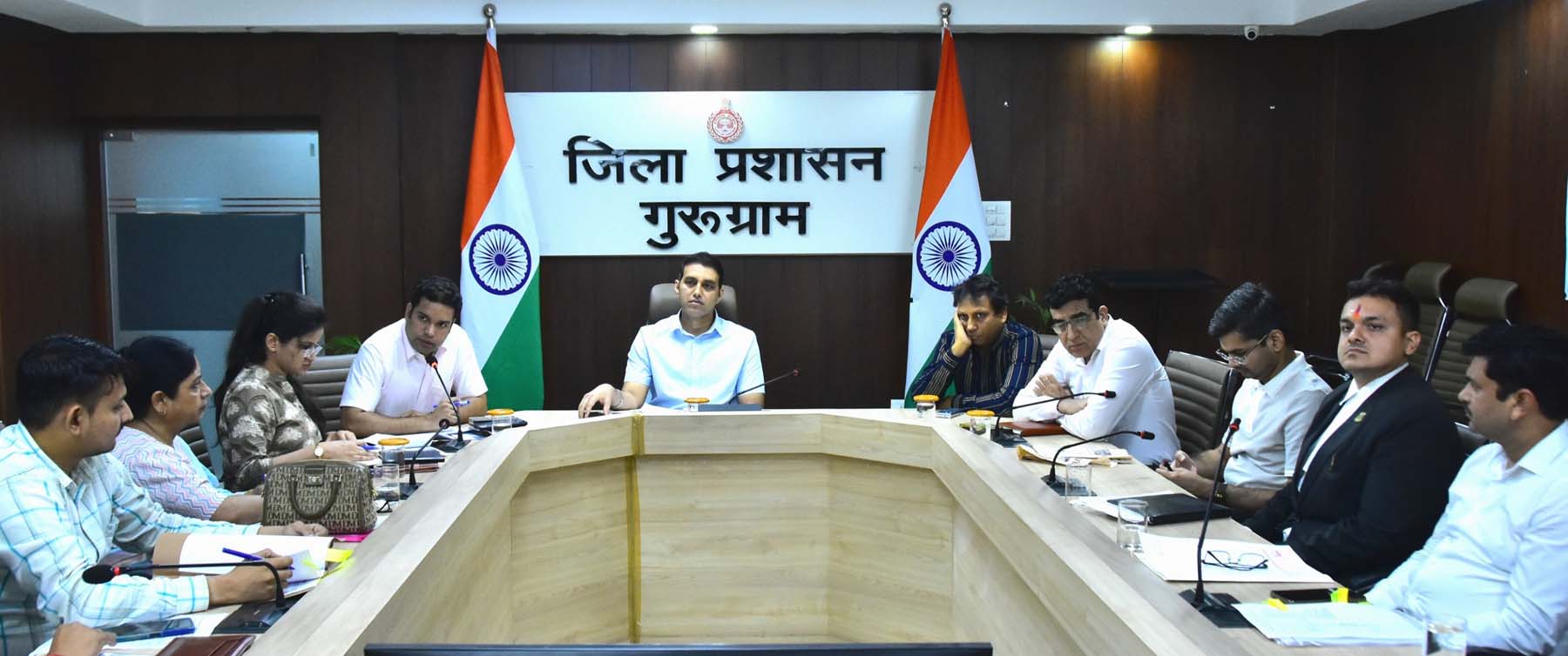 गुरुग्राम में खनन विभाग टास्क फोर्स की बैठक लेते डीसी अजय कुमार। गुरुग्राम में खनन विभाग टास्क फोर्स की बैठक लेते डीसी अजय कुमार।