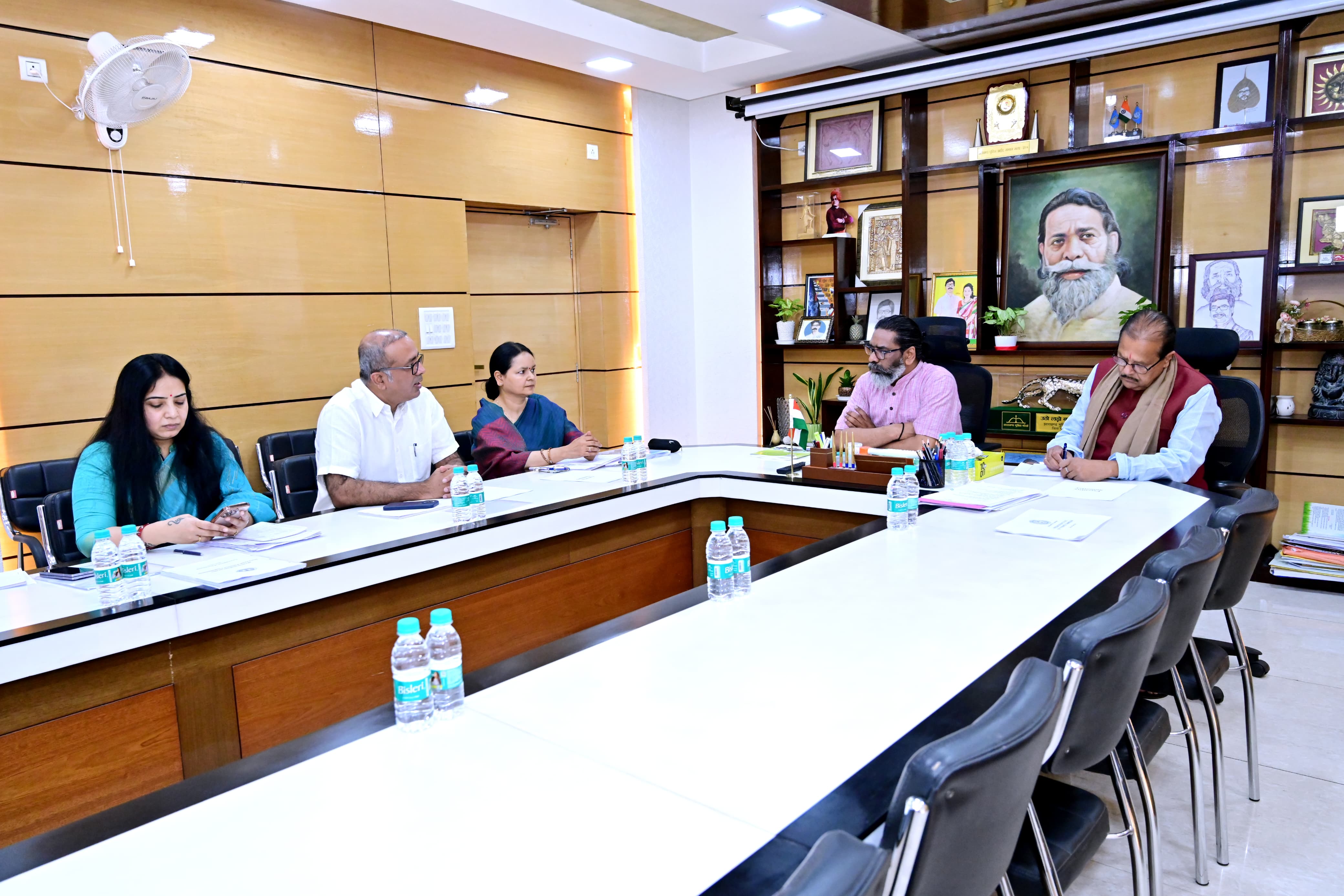 मुख्यमंत्री सहिता अन्य अधिकारी मुख्यमंत्री सहिता अन्य अधिकारी