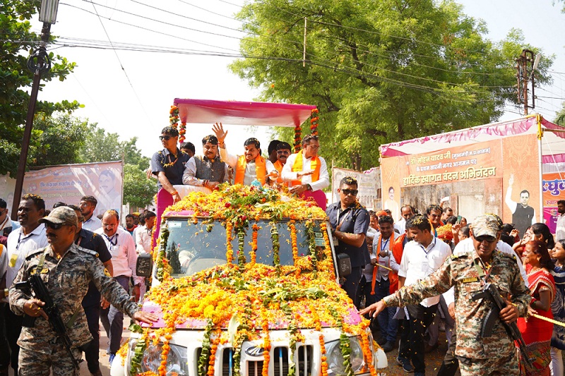 सारणी में वीर सैनिकों के सम्मान में आन-बान-शान से निकली तिरंगा यात्रा सारणी में वीर सैनिकों के सम्मान में आन-बान-शान से निकली तिरंगा यात्रा