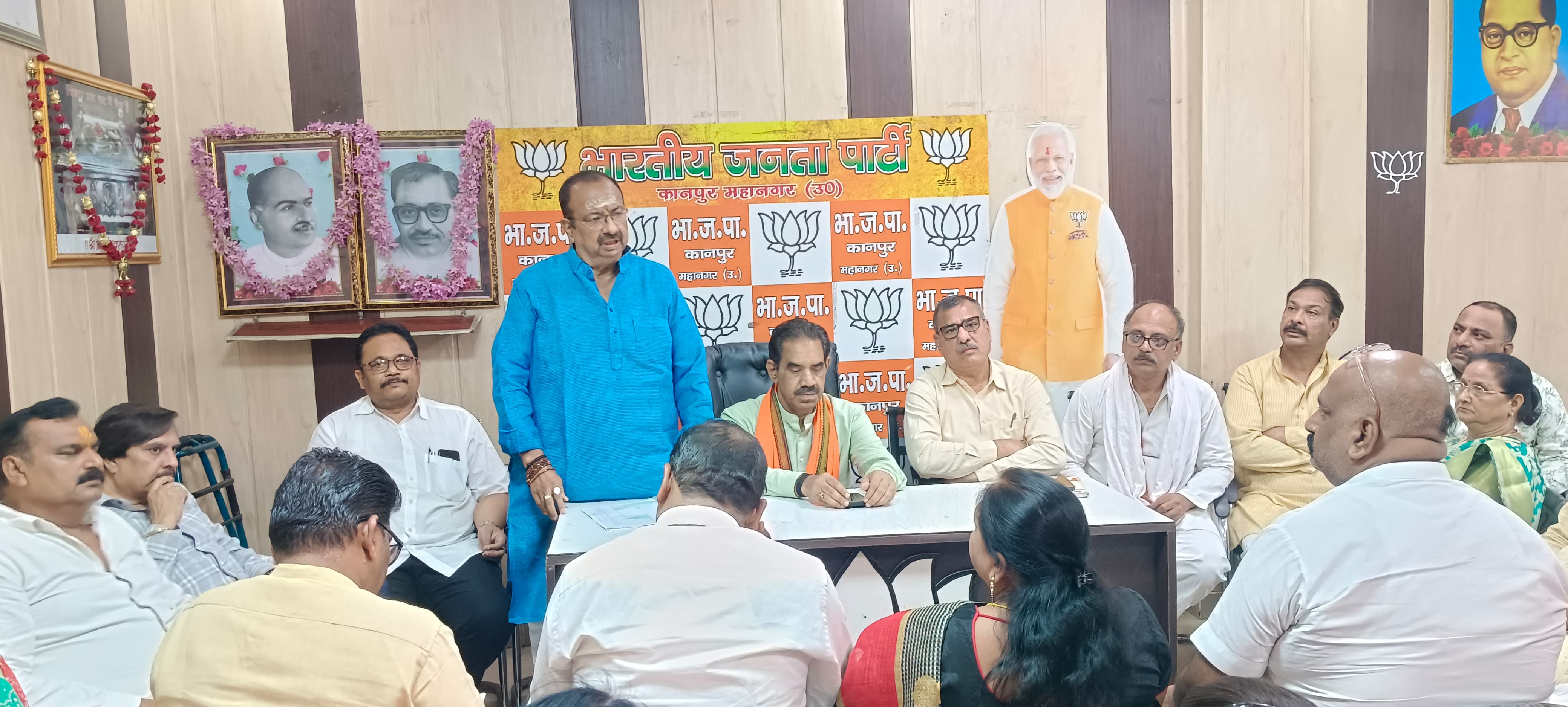 बैठक करते पूर्व जिलाध्यक्ष सुनील बजाज बैठक करते पूर्व जिलाध्यक्ष सुनील बजाज