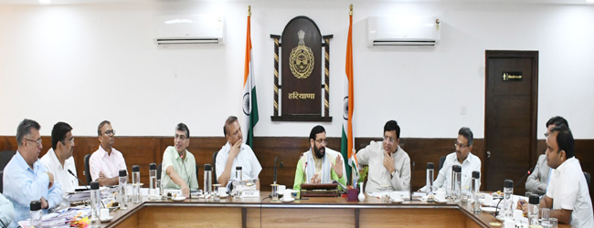 हरियाणा के मुख्यमंत्री स्थानीय निकाय विभाग की बैठक लेते हुए हरियाणा के मुख्यमंत्री स्थानीय निकाय विभाग की बैठक लेते हुए